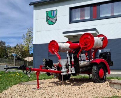 Freiwillige Feuerwehr Lipperts: Tragkraftspritzenanhänger von 1954 erstrahlt in neuem Glanz