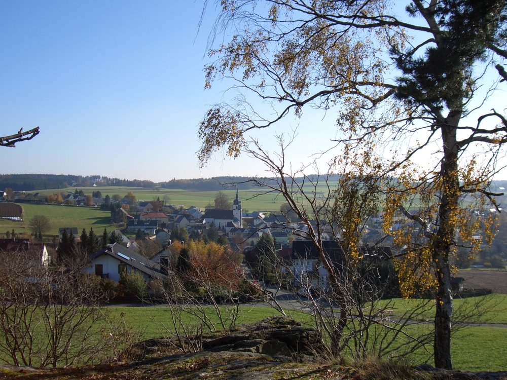 Blick vom "Hohen Stein" auf die Gemeinde Leupoldsgrün