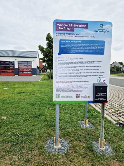 neue Hinweisschilder am Wohnmobilstellplatz